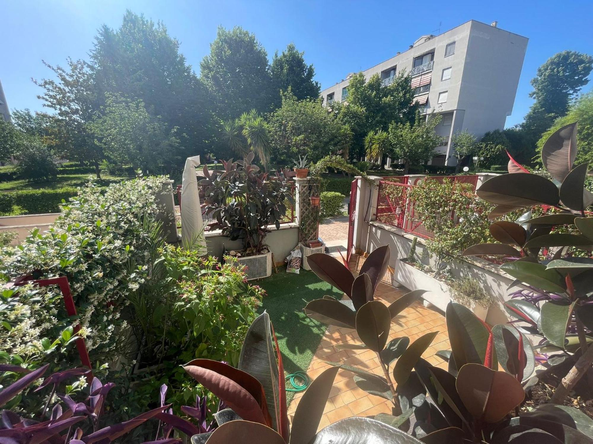 Intero Appartamento Con Giardino E Parcheggio Roma Esterno foto